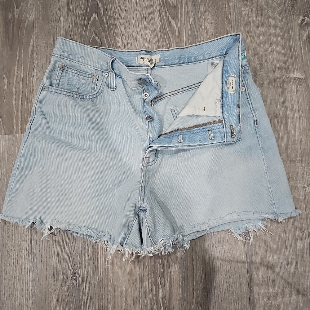 Madewell The Mom Jean Short Byer Wash Fray Hem Size 30 - Picture 2 of 9